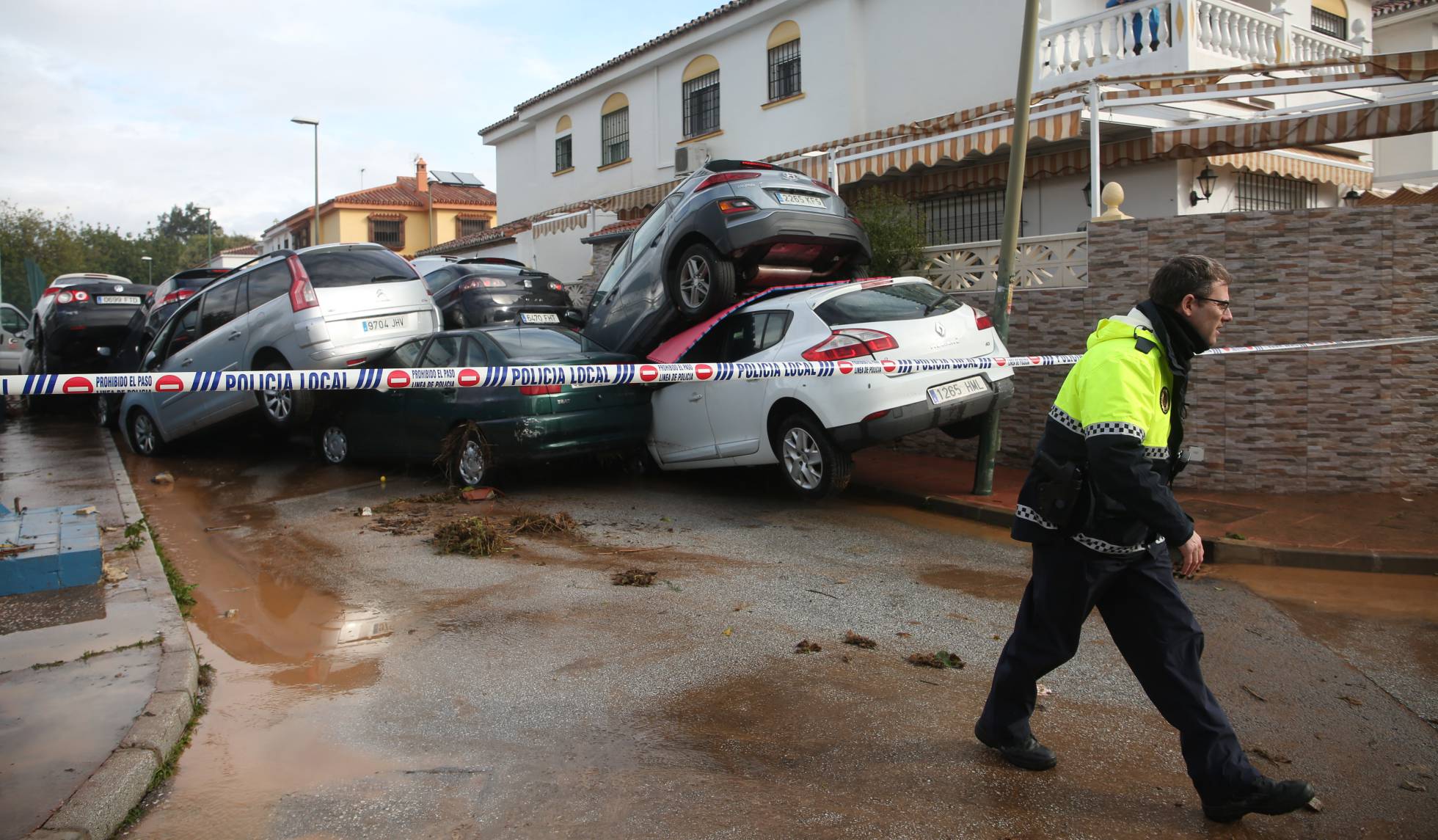 Imagen de los destrozos en Málaga por la tromba de agua caída. García-Santos. El País